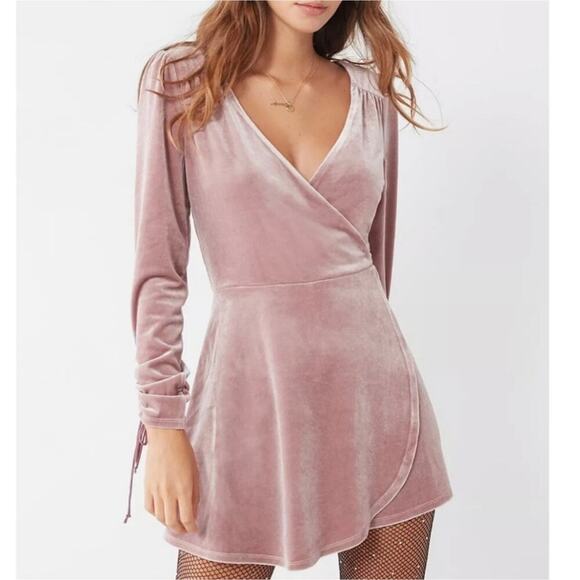 Urban Outfitters Goldmine Velvet Pink Romper Soft Girl Coquette Pastel Goth S - Picture 1 of 13
